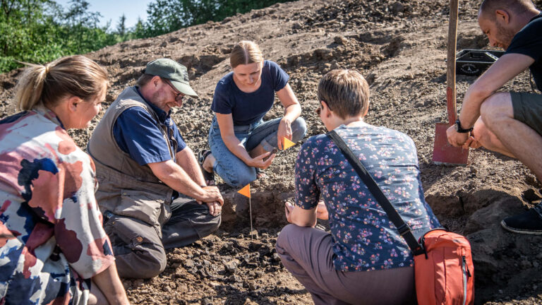 KØB BILLETTEN HER OG LÆG DEN UNDER JULETRÆET