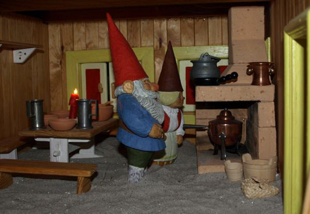 FOR BÅDE FAMILIER OG INSTITUTIONER