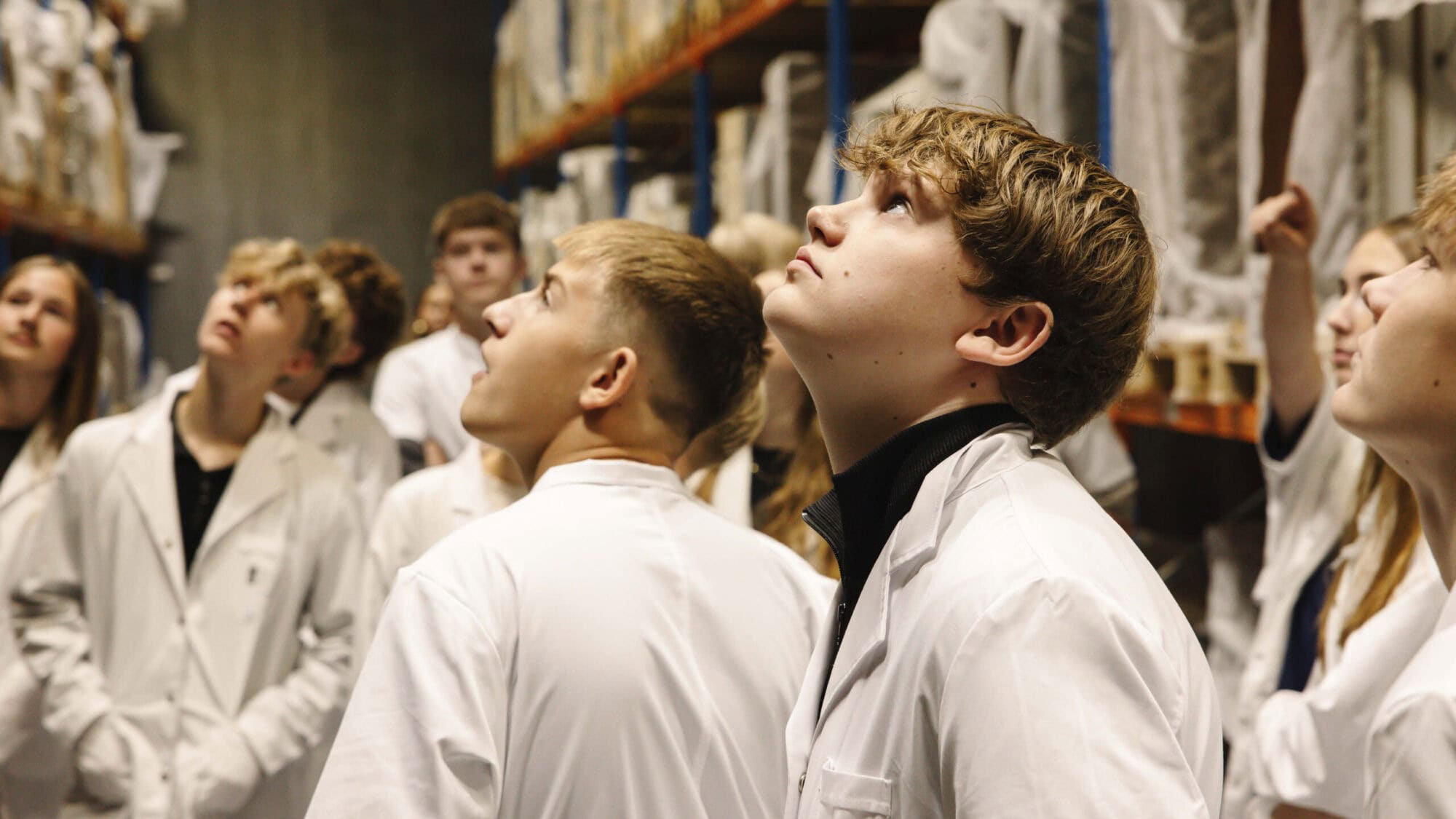 Unge mennesker i magasinet i Bevaringscenter Sønderjylland